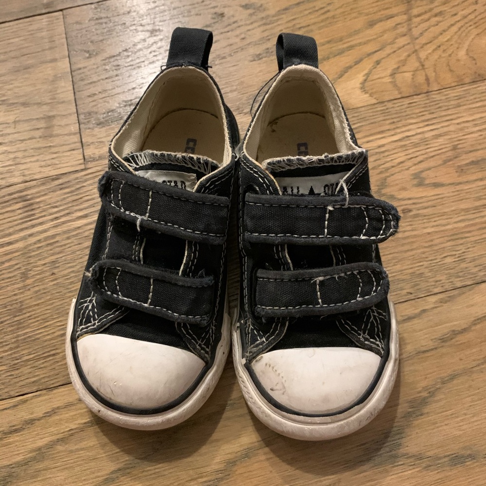 Toddler size 6 all star converse
